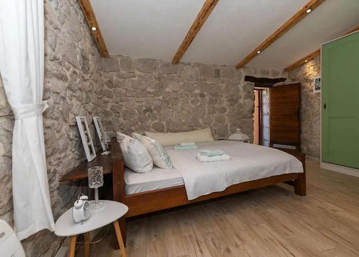Lidija Semesterbostad Makarska